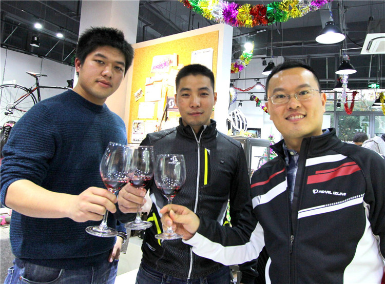 上海SCOTT店迎来周年庆 上海SCOTT店迎来周年庆