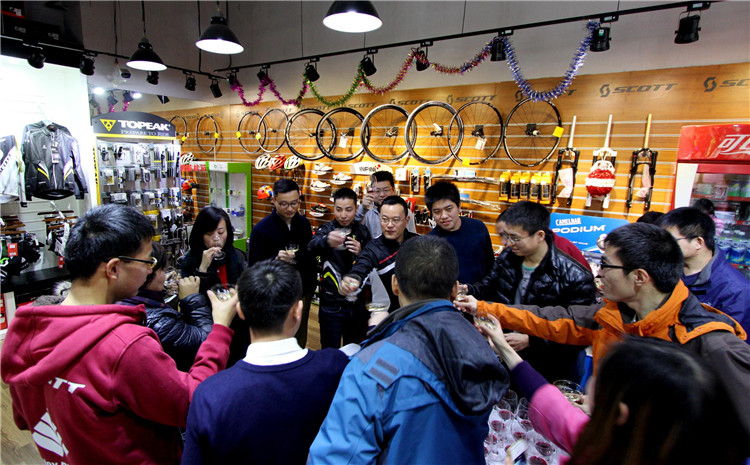 上海SCOTT店迎来周年庆 上海SCOTT店迎来周年庆