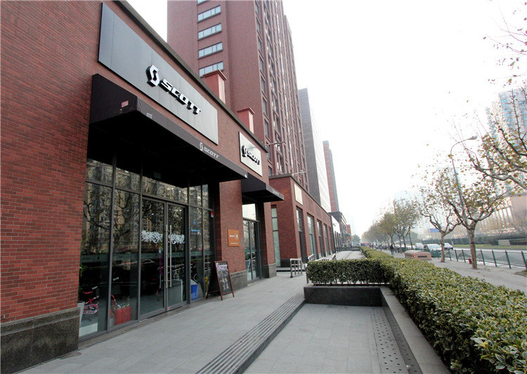 上海SCOTT店迎来周年庆 上海SCOTT店迎来周年庆