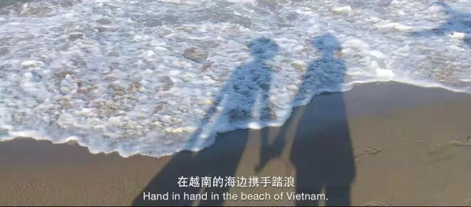 长途骑行的爱侣合影-在越南海边踏浪 长途骑行的爱侣合影-在越南海边踏浪