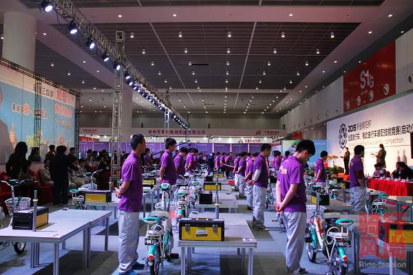 选手们等候比赛开始 选手们等候比赛开始