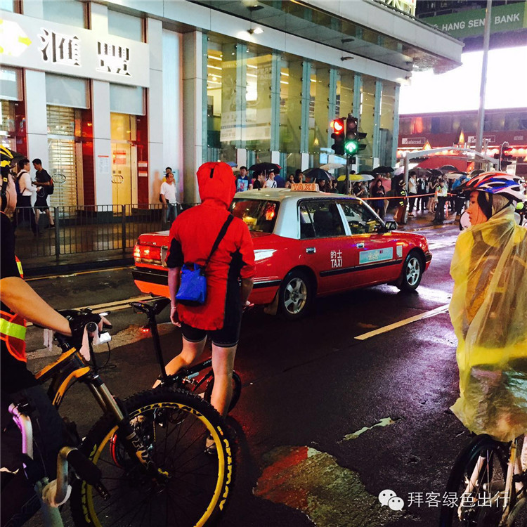 �����µ���۳�Ĭ����