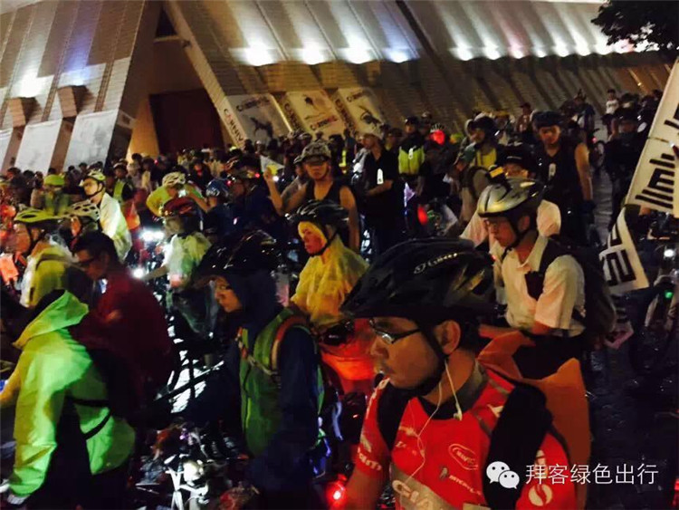 �����µ���۳�Ĭ����