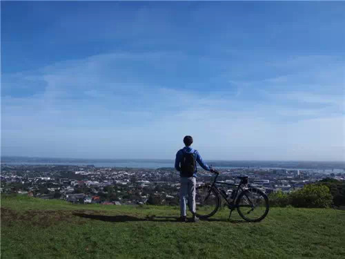 ���ݵ����к�76��������4000�๫��