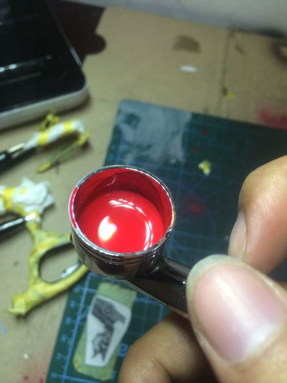 ���ú�ɫ������ǹ