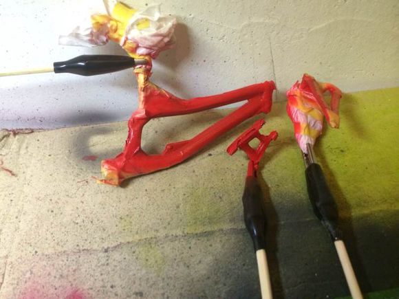 ���ú�ɫ������ǹ