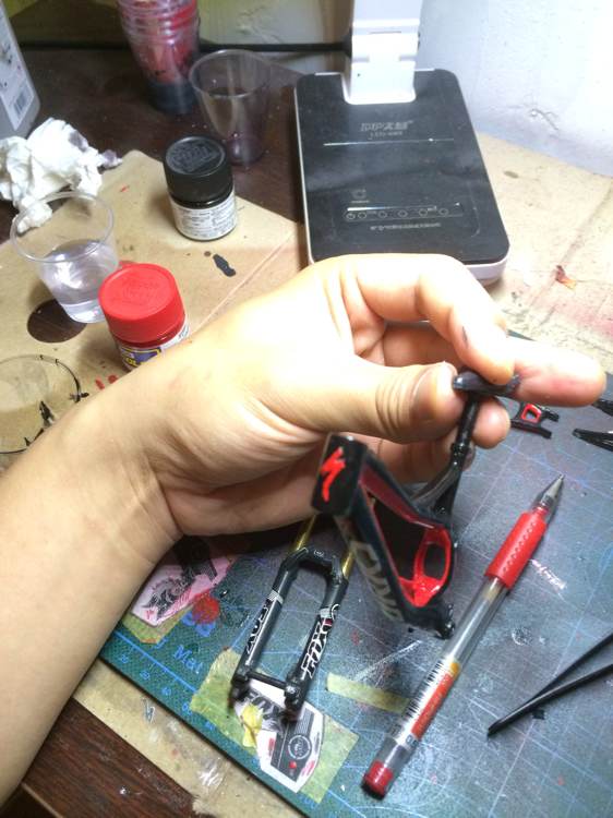 ���糵��ͷ���ϵı�ʶ