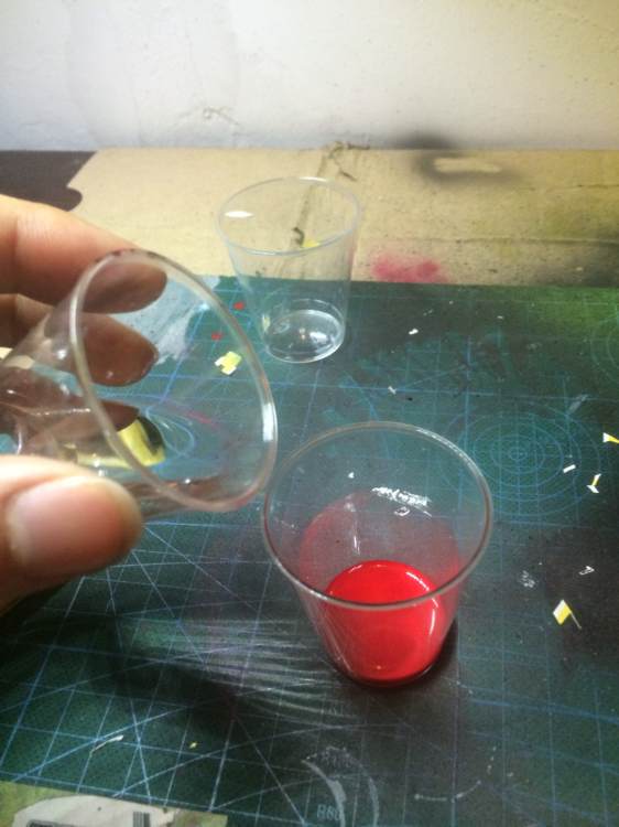 ���ú�ɫ������ǹ