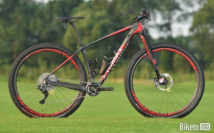 配备SWAT(储物空间Storage、水Water、气Air和工具Tool)系统和便携工具的SPECIALIZED S-WORKS STUMPJUMPER 29 配备SWAT(储物空间Storage、水Water、气Air和工具Tool)系统和便携工具的SPECIALIZED S-WORKS STUMPJUMPER 29