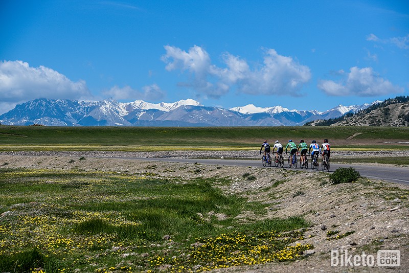 ����,����