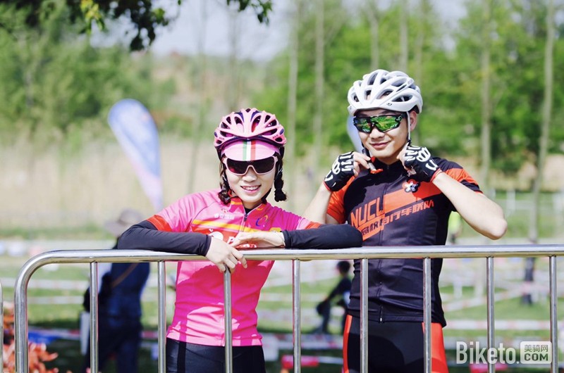 一开始以为骑单车就是要这么单下去了,没想到遇见了你,一起去了黄山也一起去了中国山地车公开赛,以后的路途,就用车轮代替双脚一起过吧!@南财小甜甜-15895891208.jpg 一开始以为骑单车就是要这么单下去了,没想到遇见了你,一起去了黄山也一起去了中国山地车公开赛,以后的路途,就用车轮代替双脚一起过吧!@南财小甜甜-15895891208.jpg