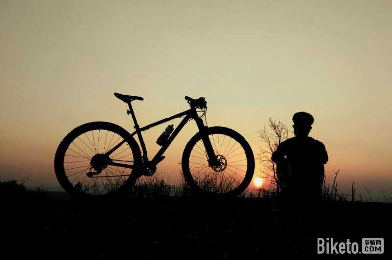 喜欢一起奋斗挥洒汗水的感觉,也喜欢一起静静地看夕阳的感觉,有你的地方都是别样的精彩。-18287716563.jpg 喜欢一起奋斗挥洒汗水的感觉,也喜欢一起静静地看夕阳的感觉,有你的地方都是别样的精彩。-18287716563.jpg