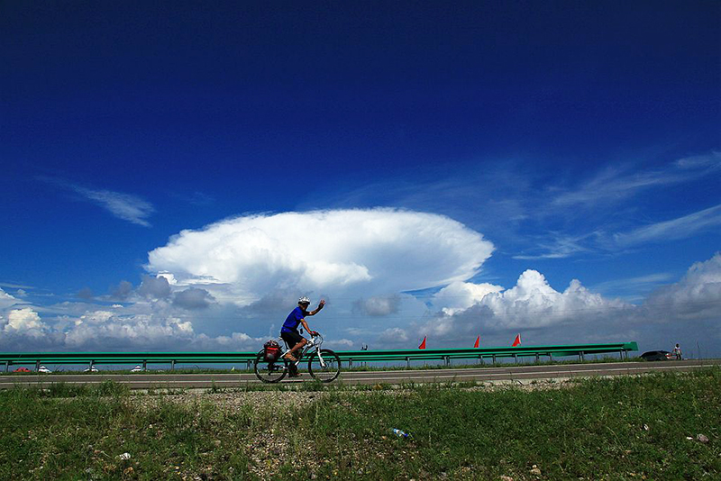 多骑车,少开车 多骑车,少开车
