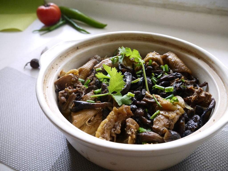 小鸡炖蘑菇.jpg 小鸡炖蘑菇.jpg