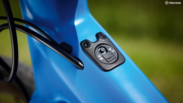 车架上装配有Di2电变的集成装置。 车架上装配有Di2电变的集成装置。