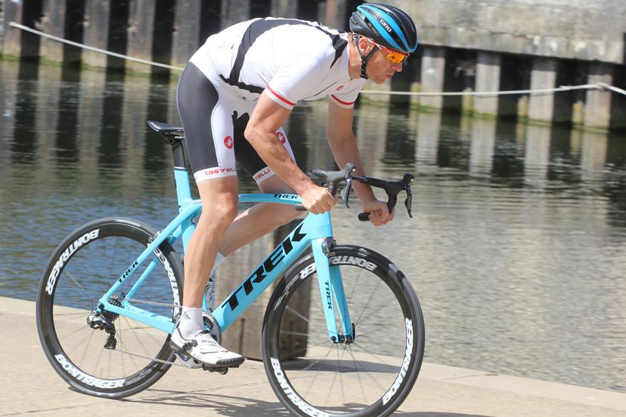 Trek Madone 9 Series Project One - riding 4.jpg Trek Madone 9 Series Project One - riding 4.jpg