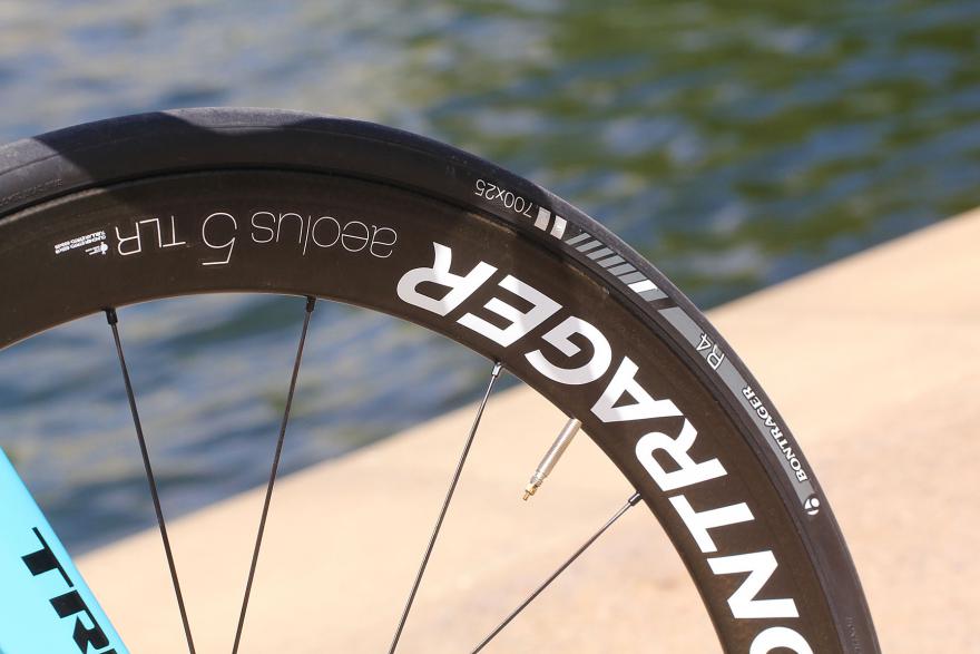 Trek Madone 9 series - tyre and rim.jpg Trek Madone 9 series - tyre and rim.jpg