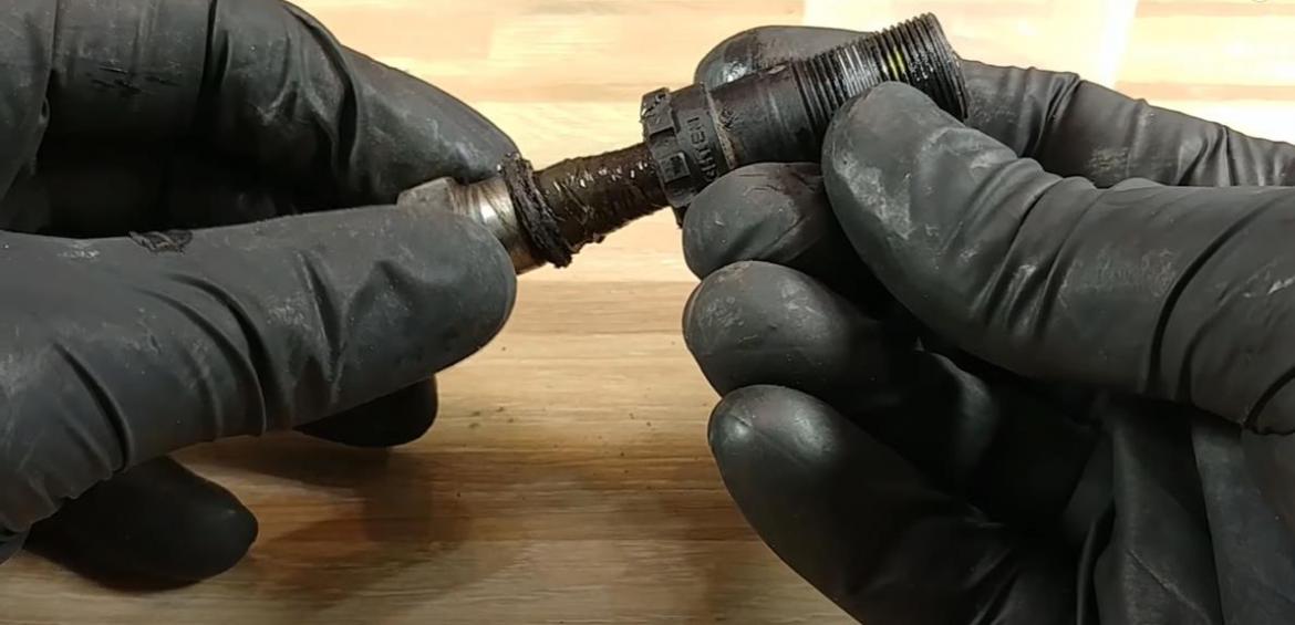 拆下轴承外部的套管.jpg 拆下轴承外部的套管.jpg