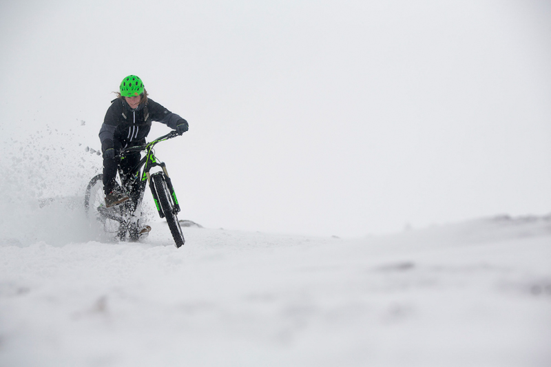 雪地速降 雪地速降
