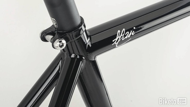 740-415-2.jpg 740-415-2.jpg