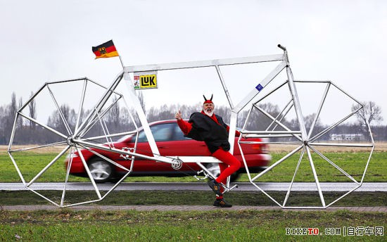 自行车改造,轻便式背包车,自行车改装,喷气式自行车,新奇自行车,飞行自行车,火箭自行车,最贵自行车,打印自行车,纸板自行车