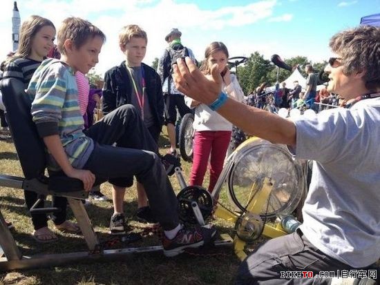 脚踏车 办公桌 高科技 脚踏车 办公桌 高科技