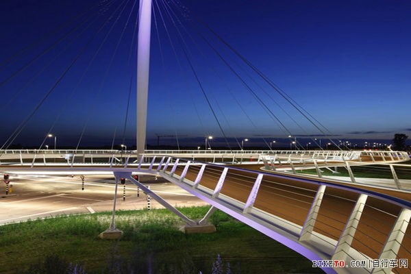 ������,�������