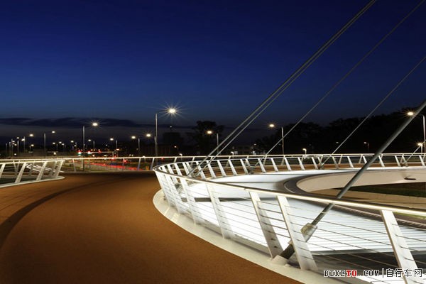 ������,�������