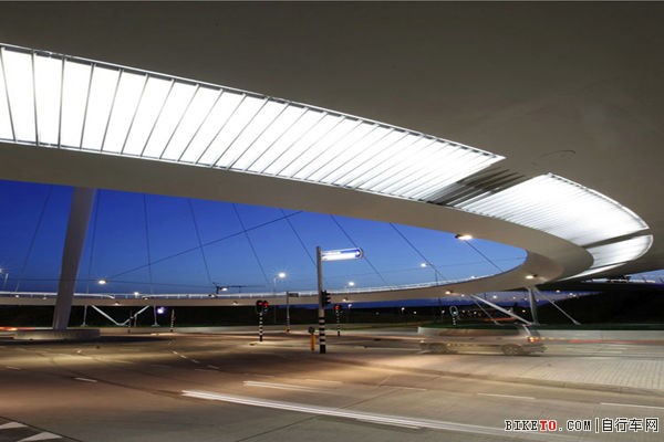 ������,�������