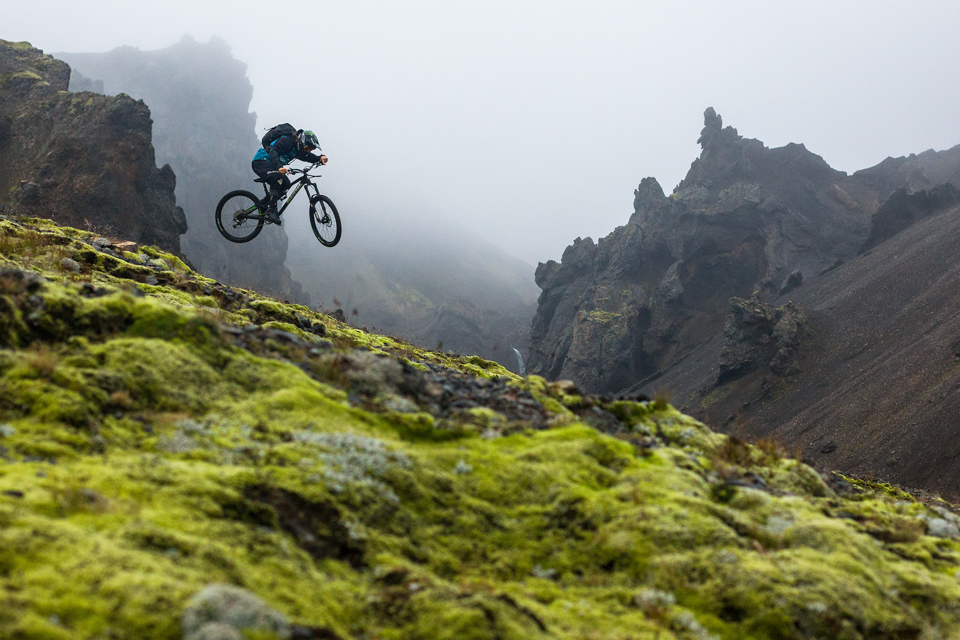 史诗级速降大片:《浴火重生的传奇车手阿加西