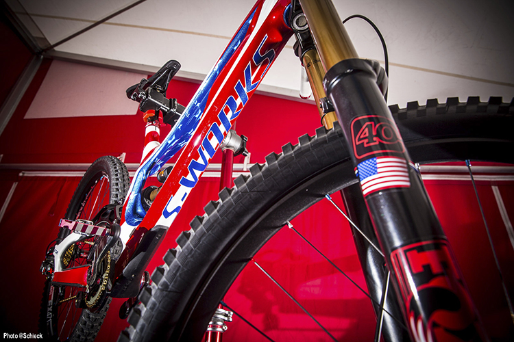 SPECIALIZEDͱ ٽAaron Gwin