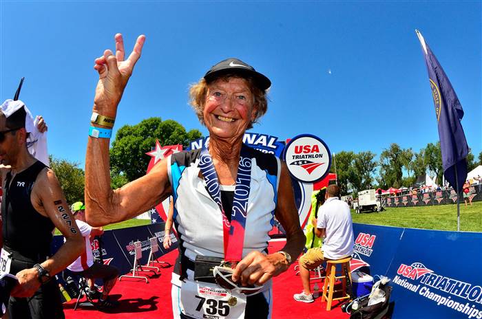 完成340场铁三比赛 86岁的修女奶奶书写不老传奇 完成340场铁三比赛 86岁的修女奶奶书写不老传奇