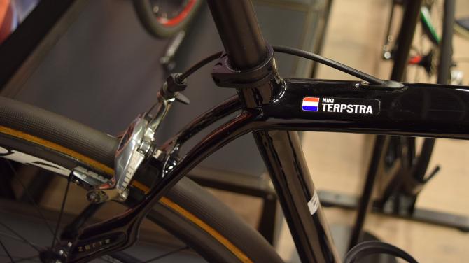 �첽Ҳ���� �첽�ذ峵��pop up store�ڱ���ʱ��ҵ