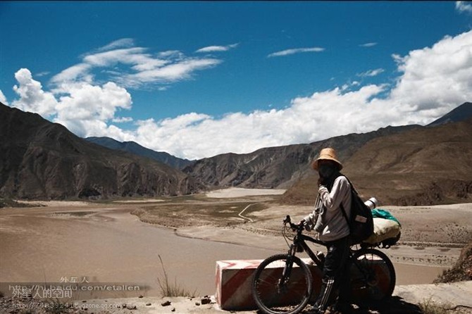 外星人骑车环游中国