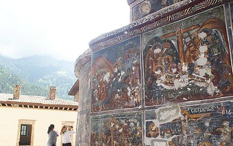 Frescos in Sumela - The bicycle diaries