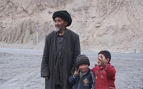 行走在喀喇昆仑公路