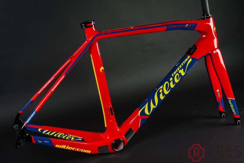 单车快讯丨机动战士SAZABI定制色 Wilier Cento1 SR 单车快讯丨机动战士SAZABI定制色 Wilier Cento1 SR