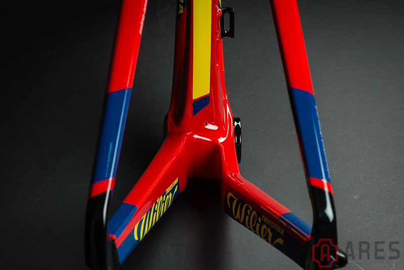 单车快讯丨机动战士SAZABI定制色 Wilier Cento1 SR 单车快讯丨机动战士SAZABI定制色 Wilier Cento1 SR