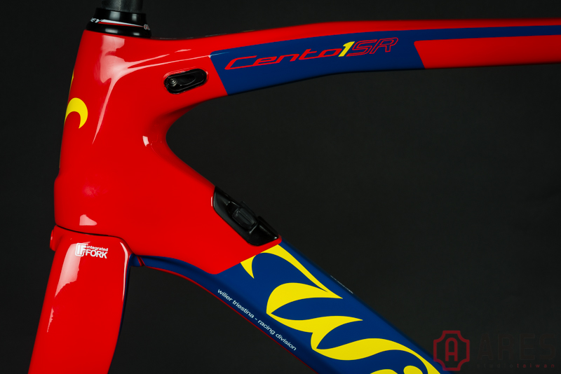 单车快讯丨机动战士SAZABI定制色 Wilier Cento1 SR 单车快讯丨机动战士SAZABI定制色 Wilier Cento1 SR