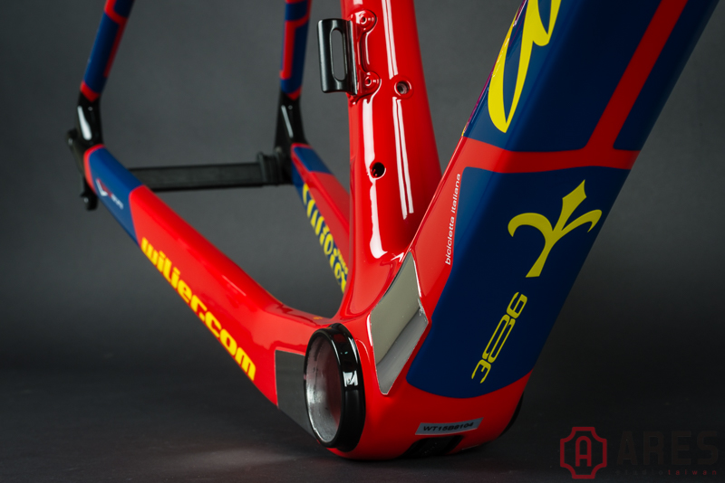 单车快讯丨机动战士SAZABI定制色 Wilier Cento1 SR 单车快讯丨机动战士SAZABI定制色 Wilier Cento1 SR