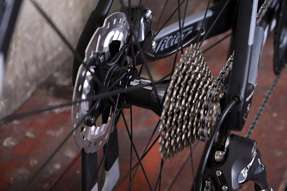 wilier-gtr-team-disc-rear-hub-and-cassette.jpg