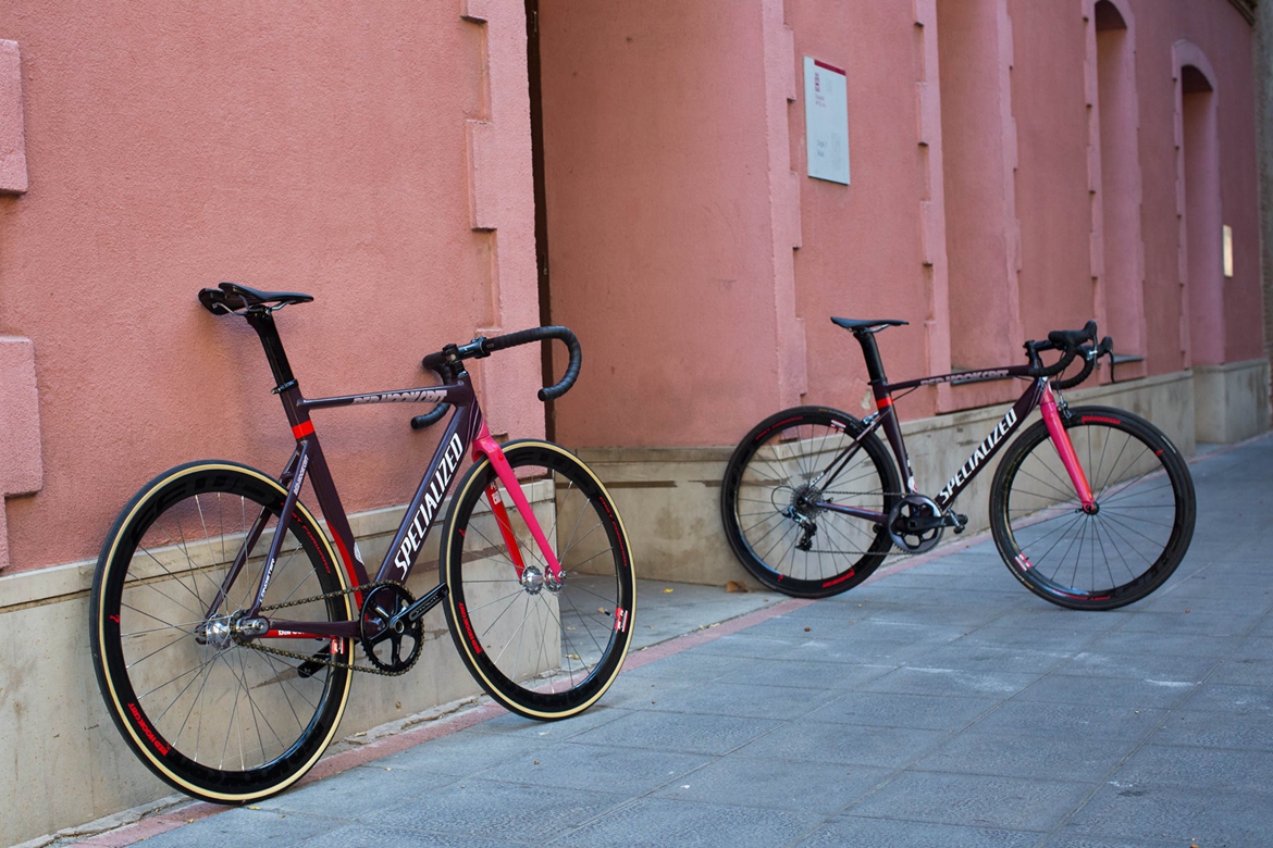 ����칳����������վ��������