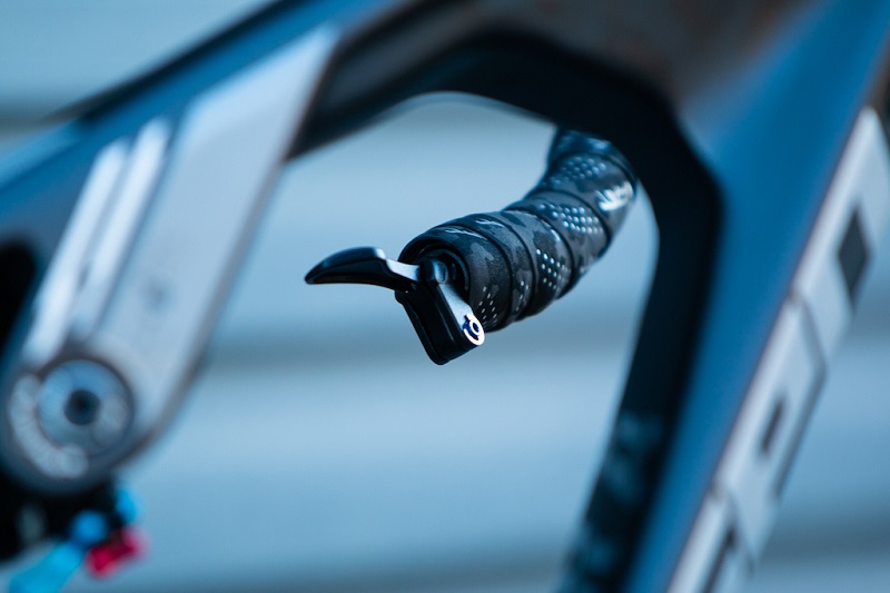 山马究极形态:Momsen全避震弯把山地