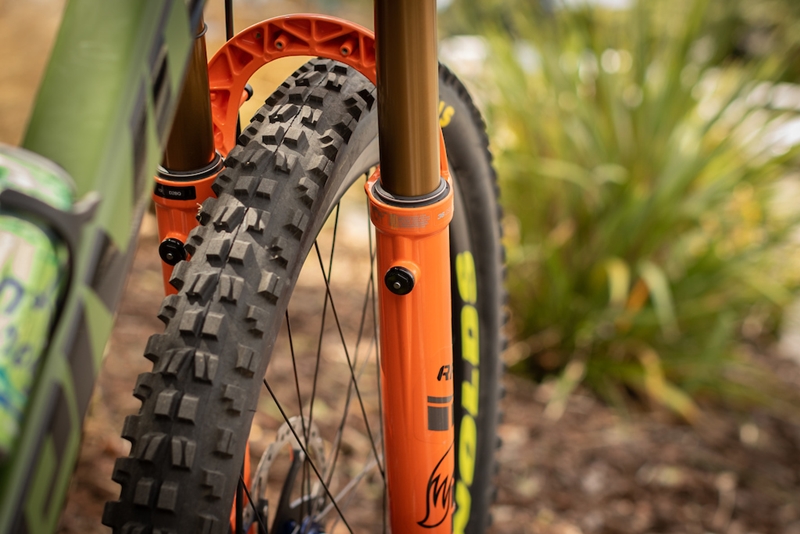 Pivot Switchblade 29
