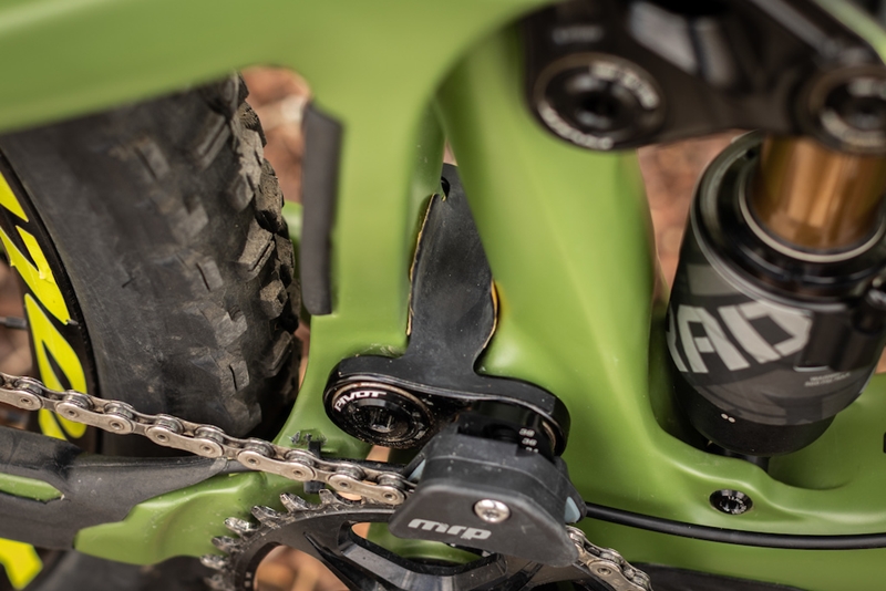 Pivot Switchblade 29