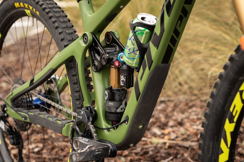 Pivot Switchblade 29