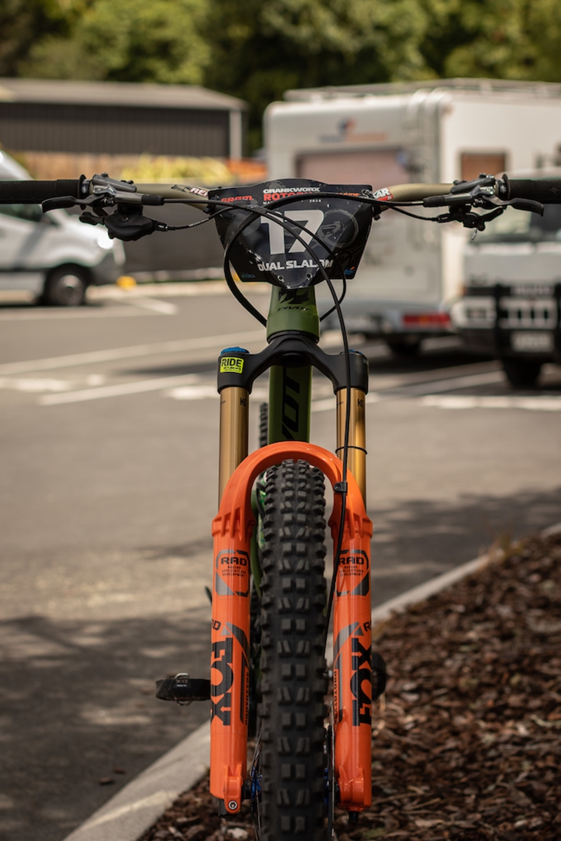 Pivot Switchblade 29