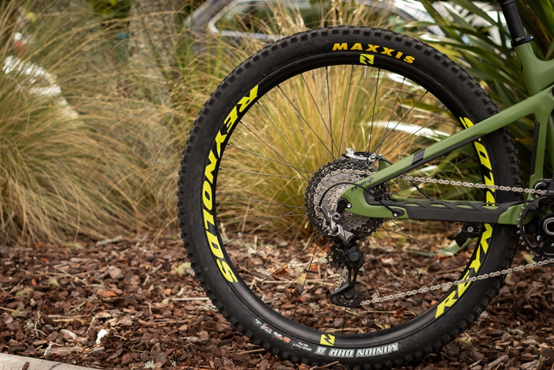 Pivot Switchblade 29