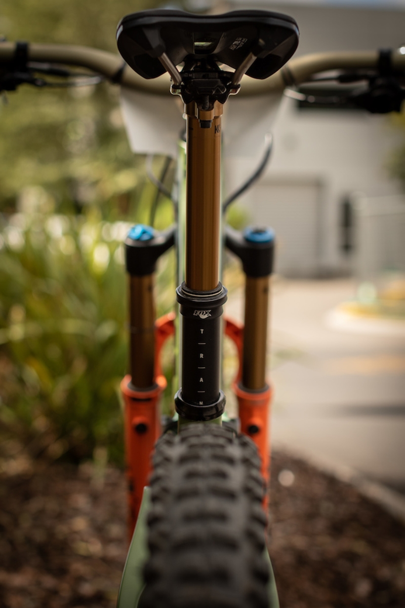 Pivot Switchblade 29