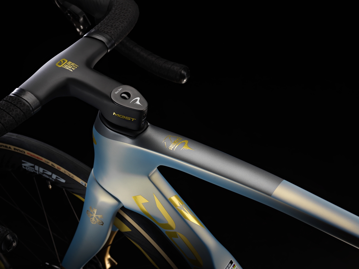 PINARELLO-Q36.5车队发布环法限量涂装及骑行服